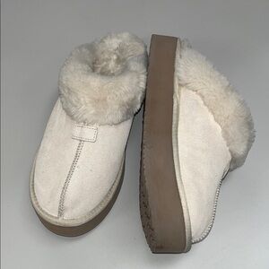 Women's Cream Shearling Leather Suede Elevated Slippers Size 8